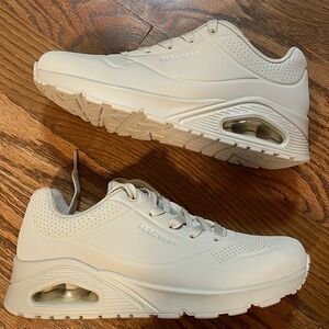 Brand new Skechers Uno in off white